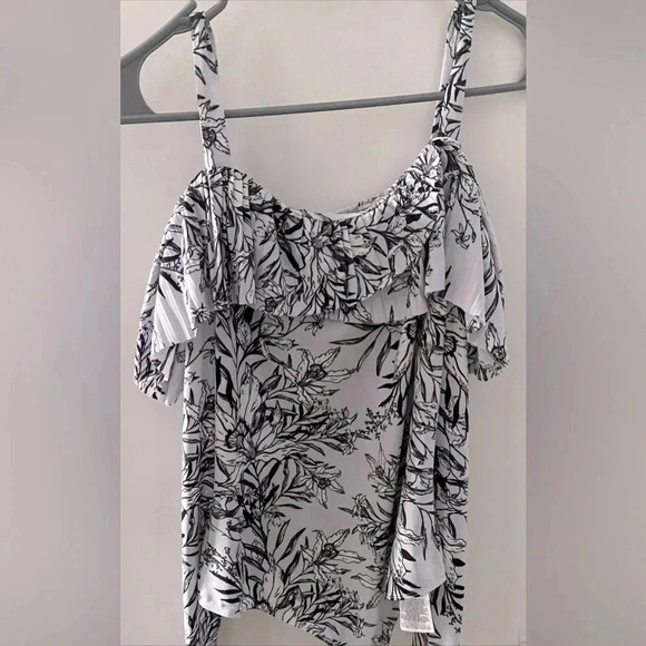 Guess Gorgeous Ruffle/Pleated Overlay Bodysuit White/Black Women’s Small EUC - Picture 5 of 14